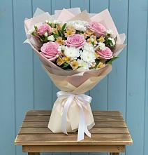 Букет цветов из:  Гвоздики, Орхидеи и Розы в Аристово