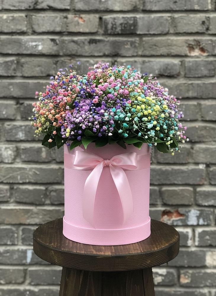 Цветочная композиция из Гипсофила и Розы в шляпной коробке в Аристово