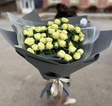 Букет Белые кустовые розы Солинеро в Аристово
