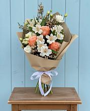 Букет цветов из:  Альстромерии, Лизиантусы, Розы и Хризантемы в Аристово